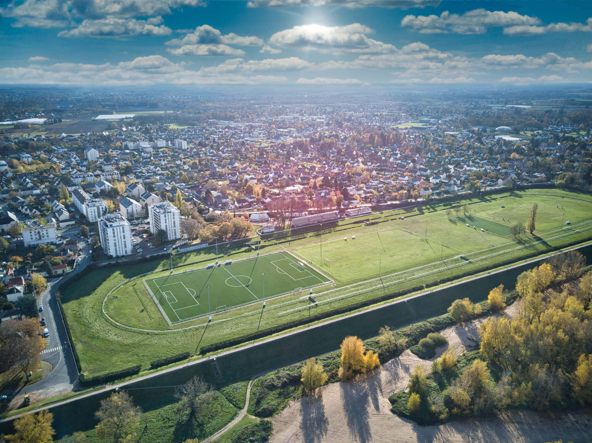 Hippodrome d'Orléans vu de drone en automne